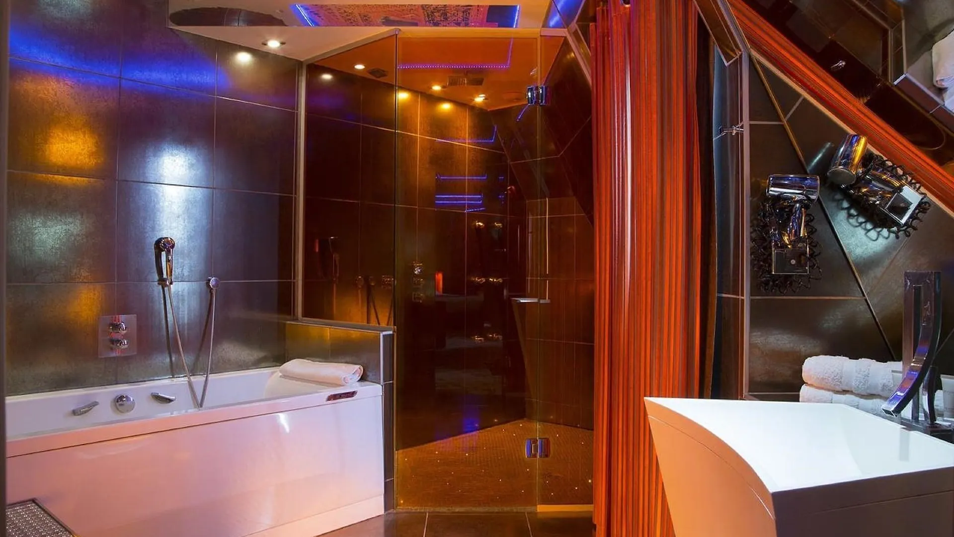 Aparthotel Eiffel 4*