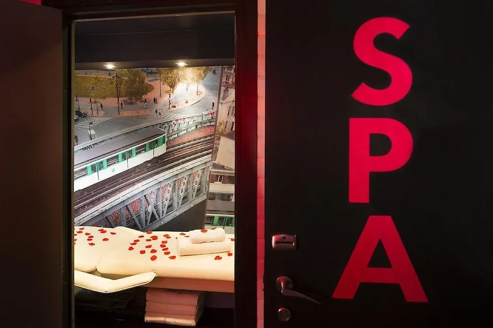 Eiffel Aparthotel 4*