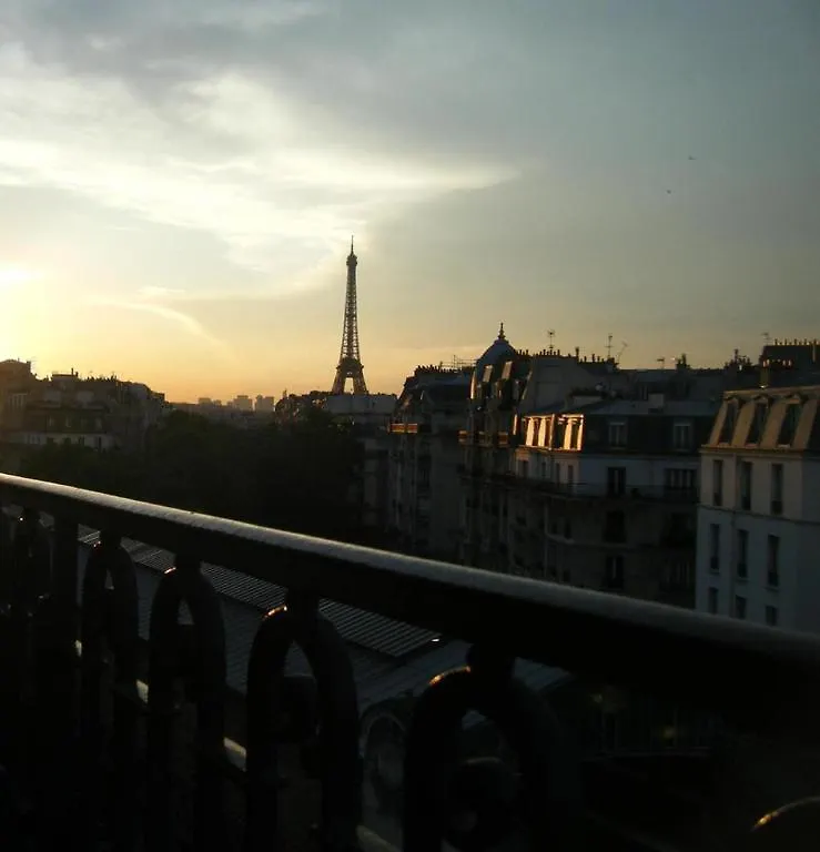 Eiffel 4*