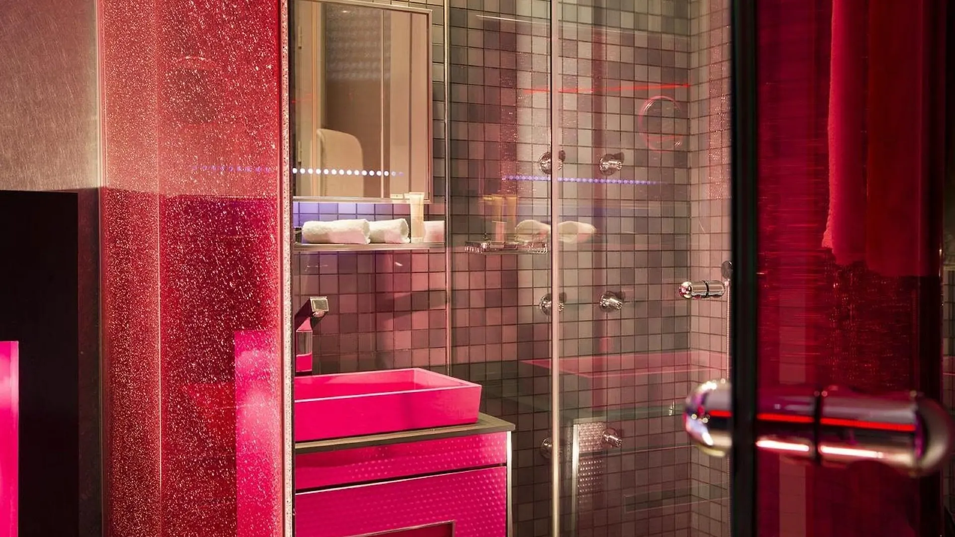 Eiffel Aparthotel 4*